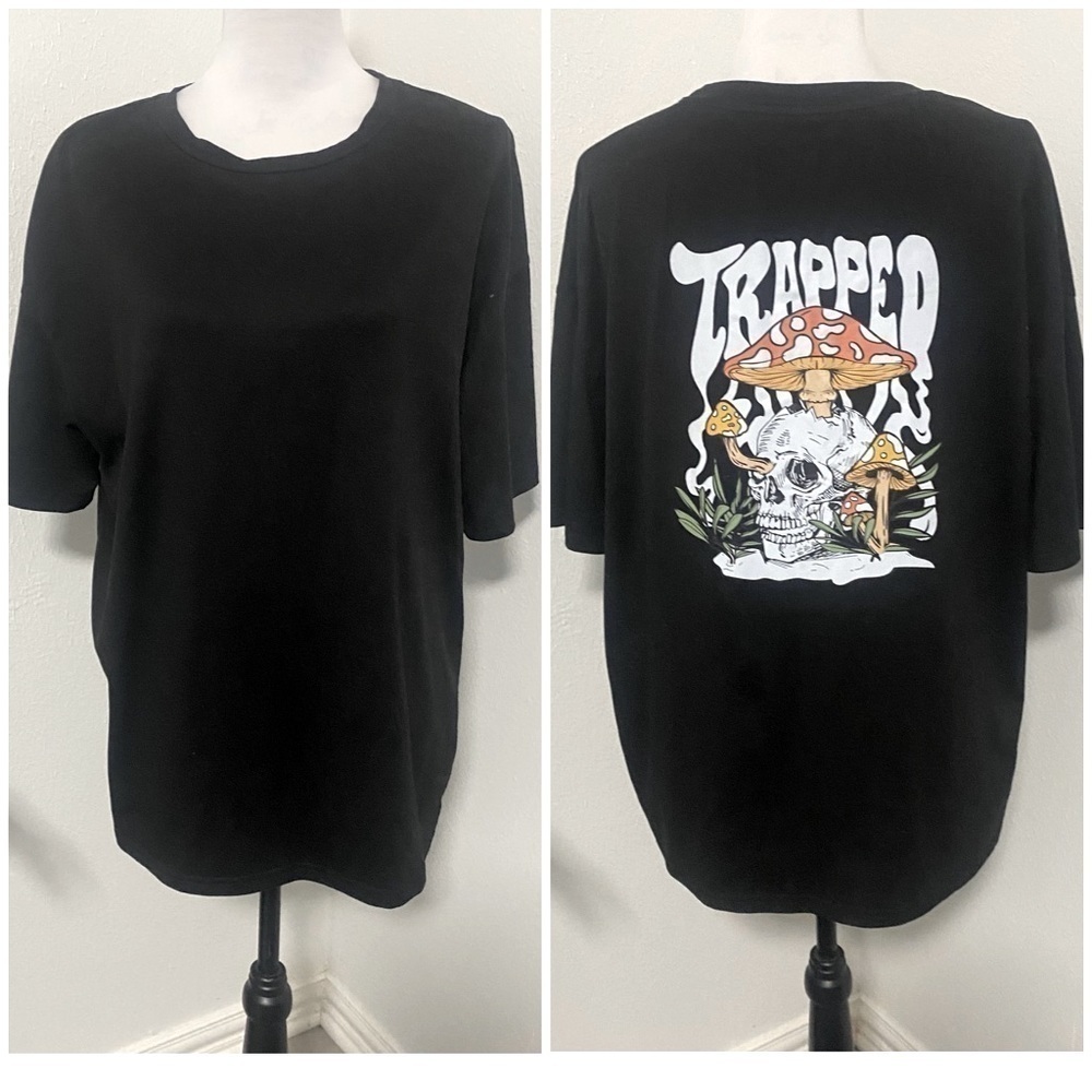 Mushroom & Letter Graphic “TRAPPED” Drop Shoulder Tee Black Unisex Size Medium